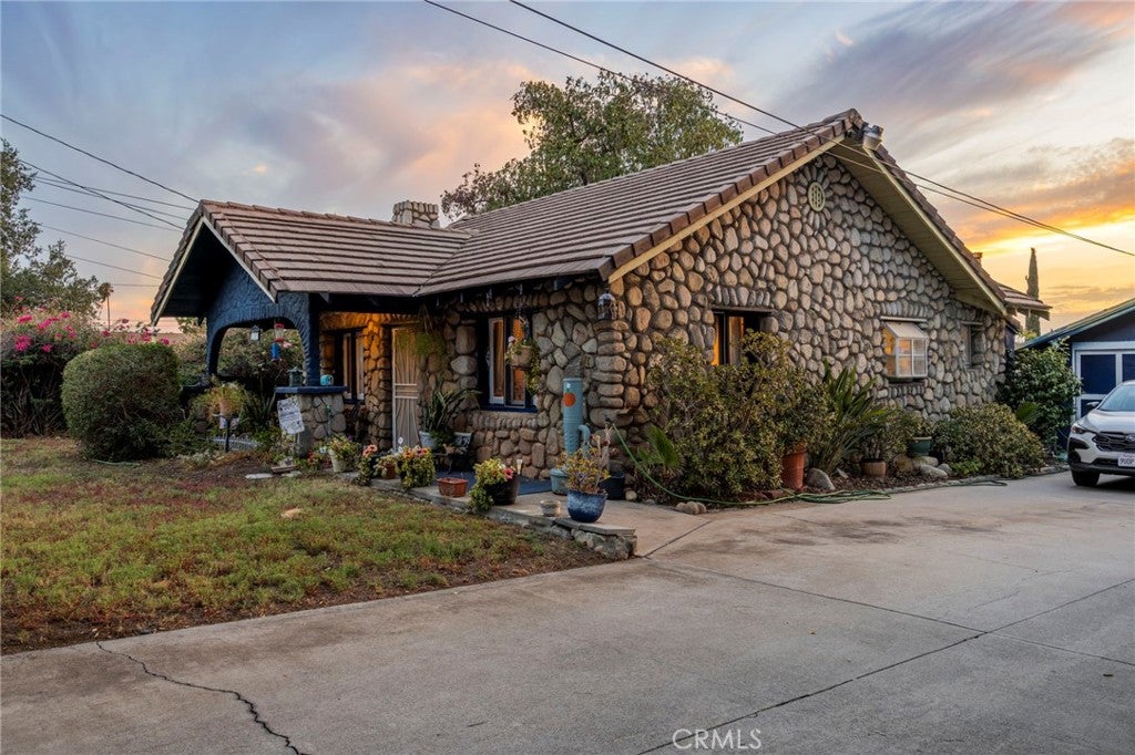 1353 E Turquoise Avenue
