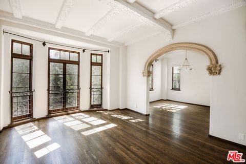 Photo of 1302 N Sweetzer Avenue #200, West Hollywood, CA 90069 (MLS # 25630147)