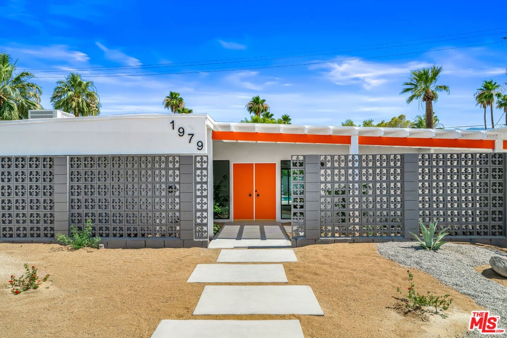 1979 E Alejo Road