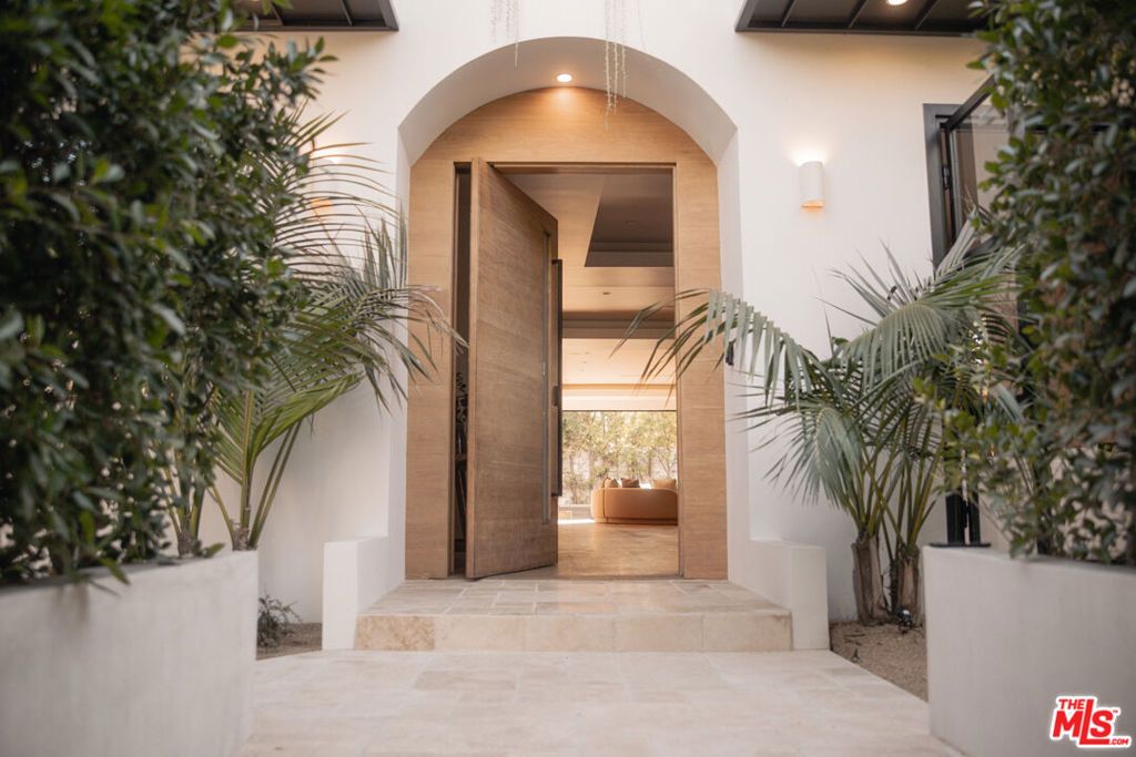 Photo of 6546 Colgate Avenue, Los Angeles, CA 90048 (MLS # 25624105)