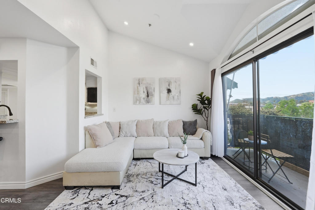 450 W Dryden Street 303