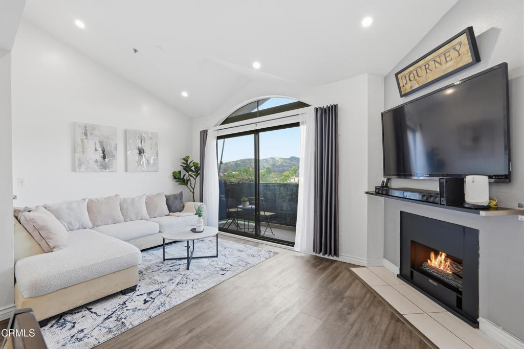 450 W Dryden Street 303