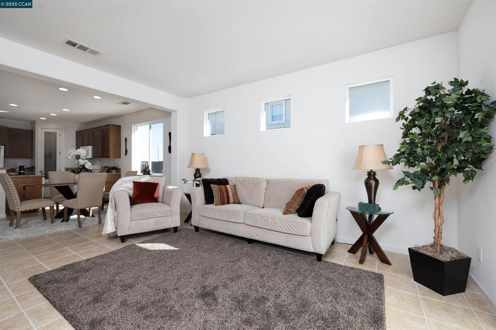 Photo of 466 Twilight St, Vacaville, CA 95688 (MLS # 41116318)