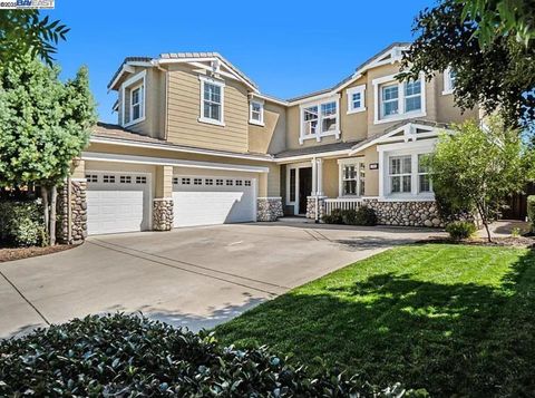 Photo of 1865 La Fonte Court Ct, Brentwood, CA 94513 (MLS # 41114506)