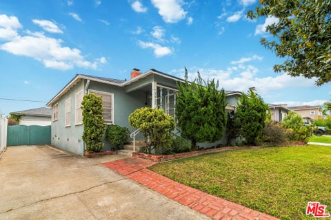 Photo of 7422 Westlawn Avenue, Los Angeles, CA 90045 (MLS # 26990061)