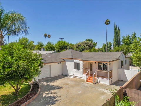 Photo of 19143 19145 Jovan Street, Tarzana, CA 91335 (MLS # SR26154973)