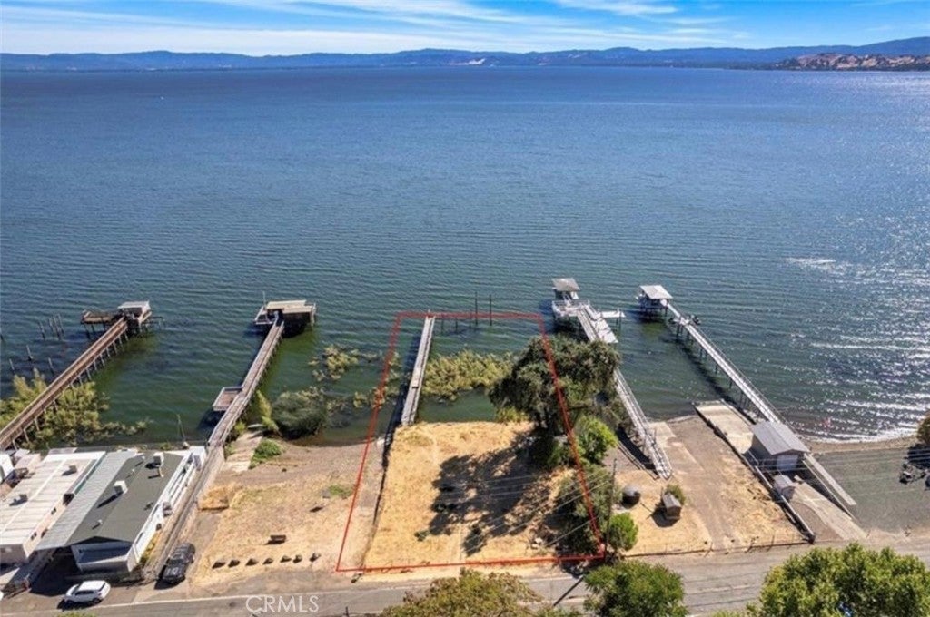 3383 Lakeshore