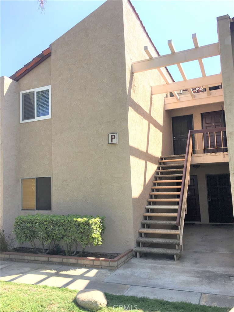1 Bedroom & 1 Bathroom
Description
Upper-level, end-unit condo.
1 bedroom, 1 bathroom. All tile floors — no carpet. 600 square feet with central air and heat.
This condo features an updated kitchen with granite countertops and a breakfast bar, built-in microwave, newer gas stove, and refrigerator. The bathroom has a shower and a sink with a granite countertop. The living room has vaulted ceilings with a TV wall mount outlet above the gas fireplace, and a sliding glass door leading to a private balcony patio. The balcony has a storage closet.
1 assigned covered carport downstairs with additional cabinet storage.
The association also offers a community pool, spa, and clubhouse.
Located in the La Veta Monterey Condominium community, approximately 1 mile from Chapman University, within walking distance to CHOC and St. Joseph’s, and situated between MainPlace Mall and Old Town Orange.
School District: Orange Unified
Utilities Included: Gas, Water, Trash
Pet Policy:
1 pet allowed. Submit photo with application.
Included with Rent (Free):
1 Covered Parking Space
Dishwasher
Gas Fireplace
Gas Stove/Oven
Built-in Microwave
Refrigerator
TV Mount Above Fireplace — Free Professional Installation Included
Gas / Water / Trash
