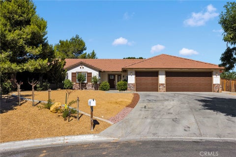 Photo of 16470 Pauhaska PL, Apple Valley, CA 92307 (MLS # HD26133214)