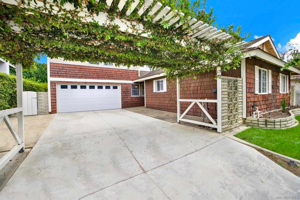 16538 Redwood Circle