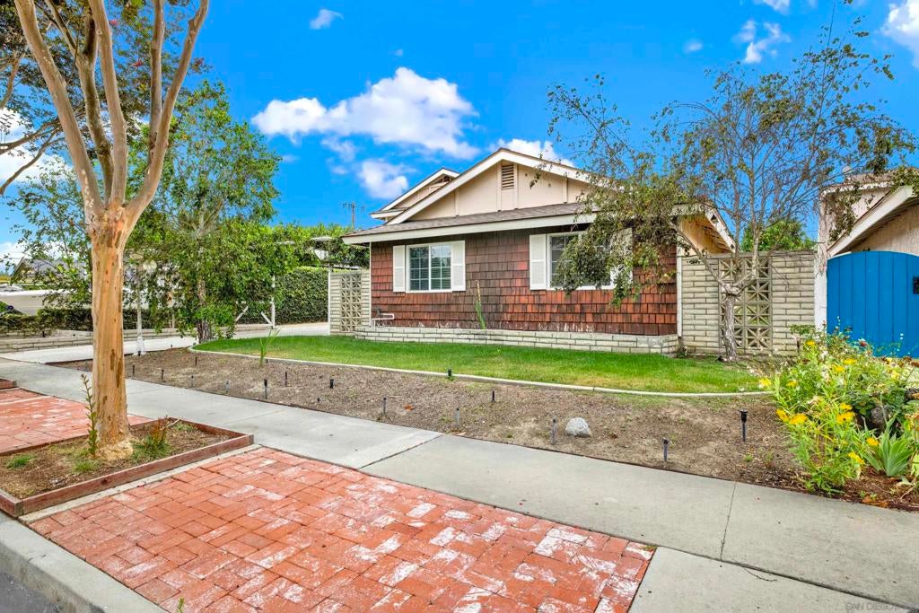 16538 Redwood Circle