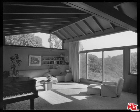 2764 Outpost Drive Los Angeles CA 90068