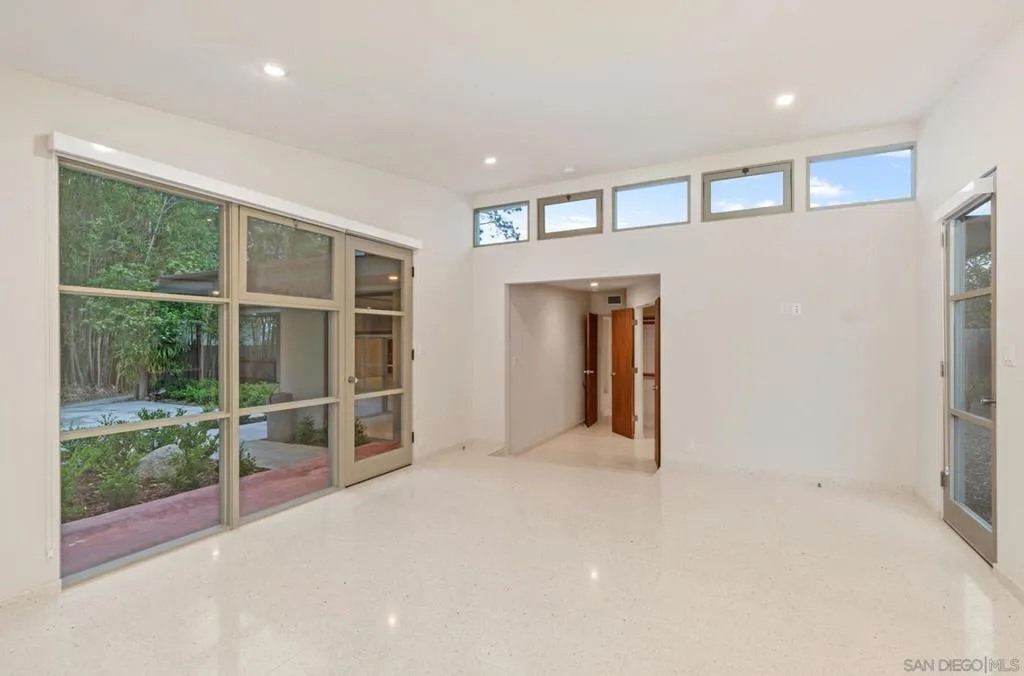 La Jolla, California 92037, United States, 2 Bedrooms Bedrooms, ,2 BathroomsBathrooms,Residential,Active,152294