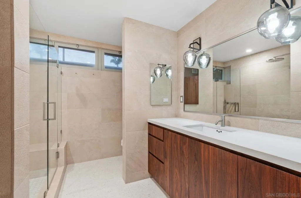 La Jolla, California 92037, United States, 2 Bedrooms Bedrooms, ,2 BathroomsBathrooms,Residential,Active,152294