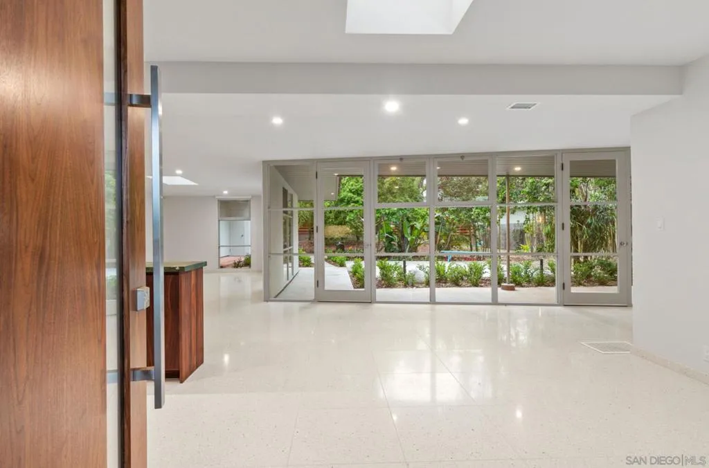 La Jolla, California 92037, United States, 2 Bedrooms Bedrooms, ,2 BathroomsBathrooms,Residential,Active,152294