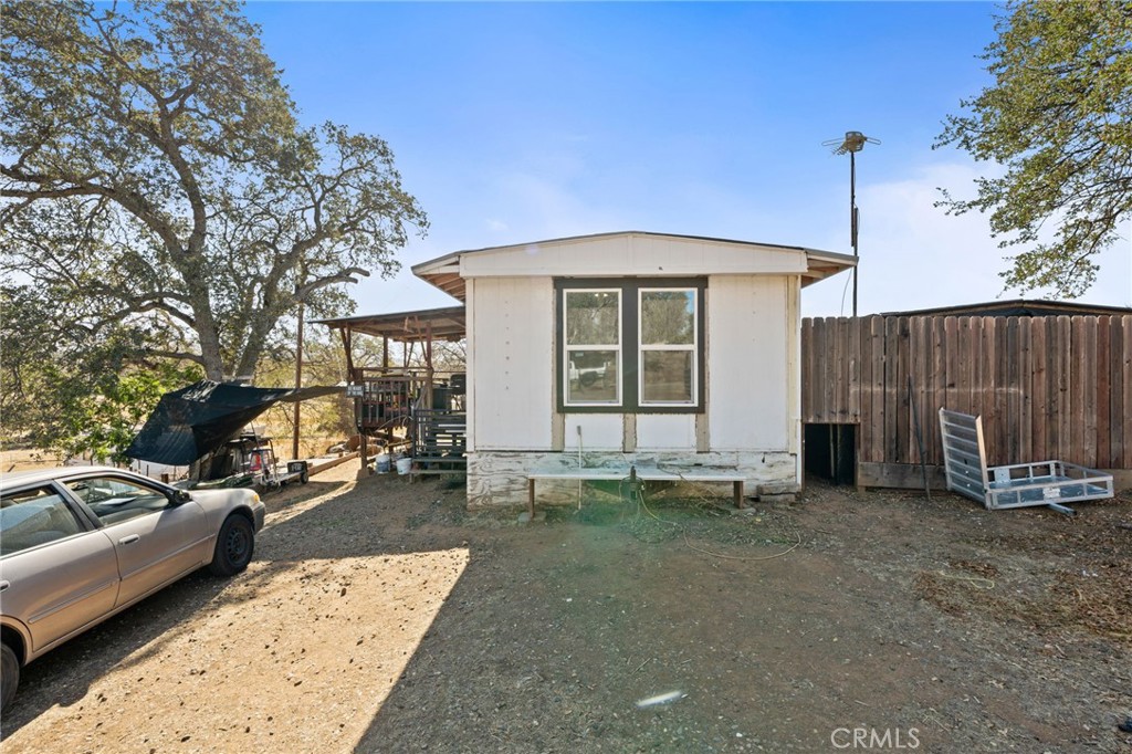 4963 Valley Ln
