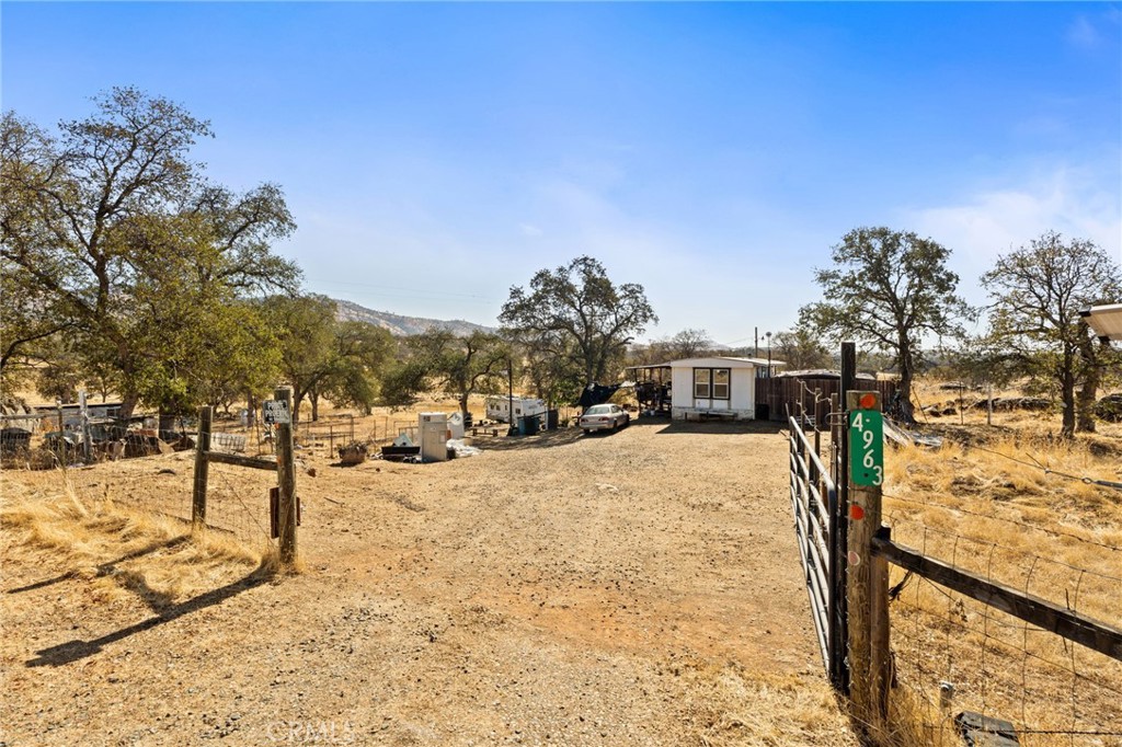 4963 Valley Ln