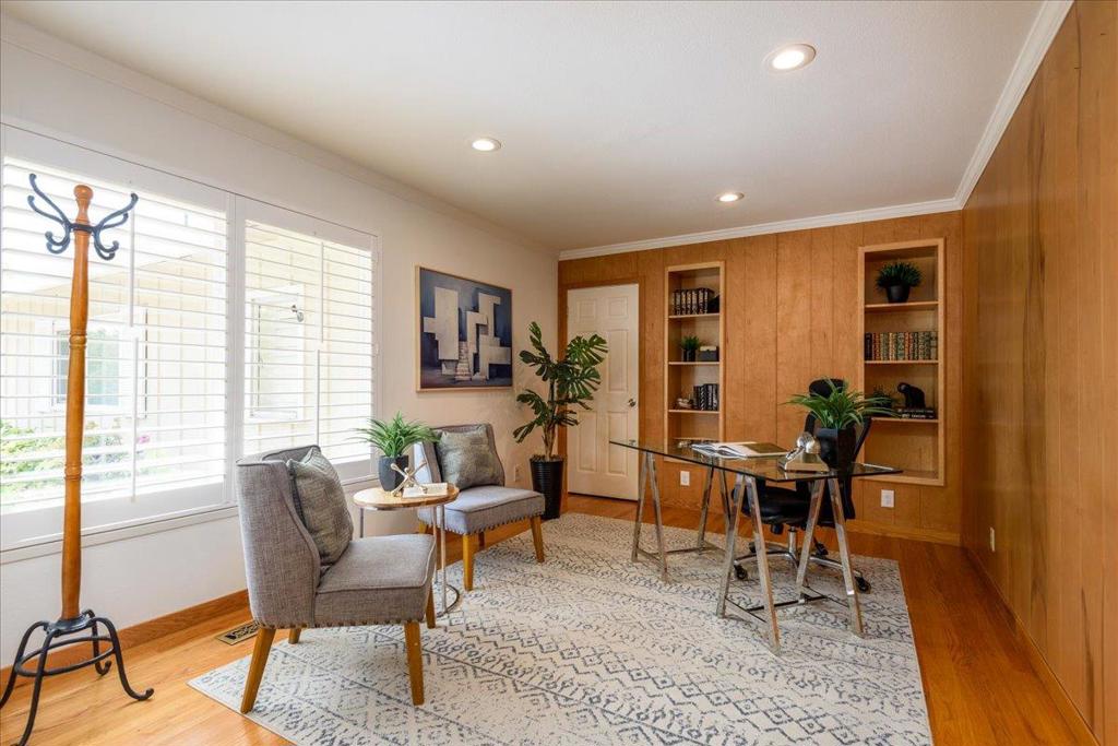 1027 EDMONDS Court
