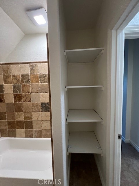 La Cuesta (110) - Residential Lease