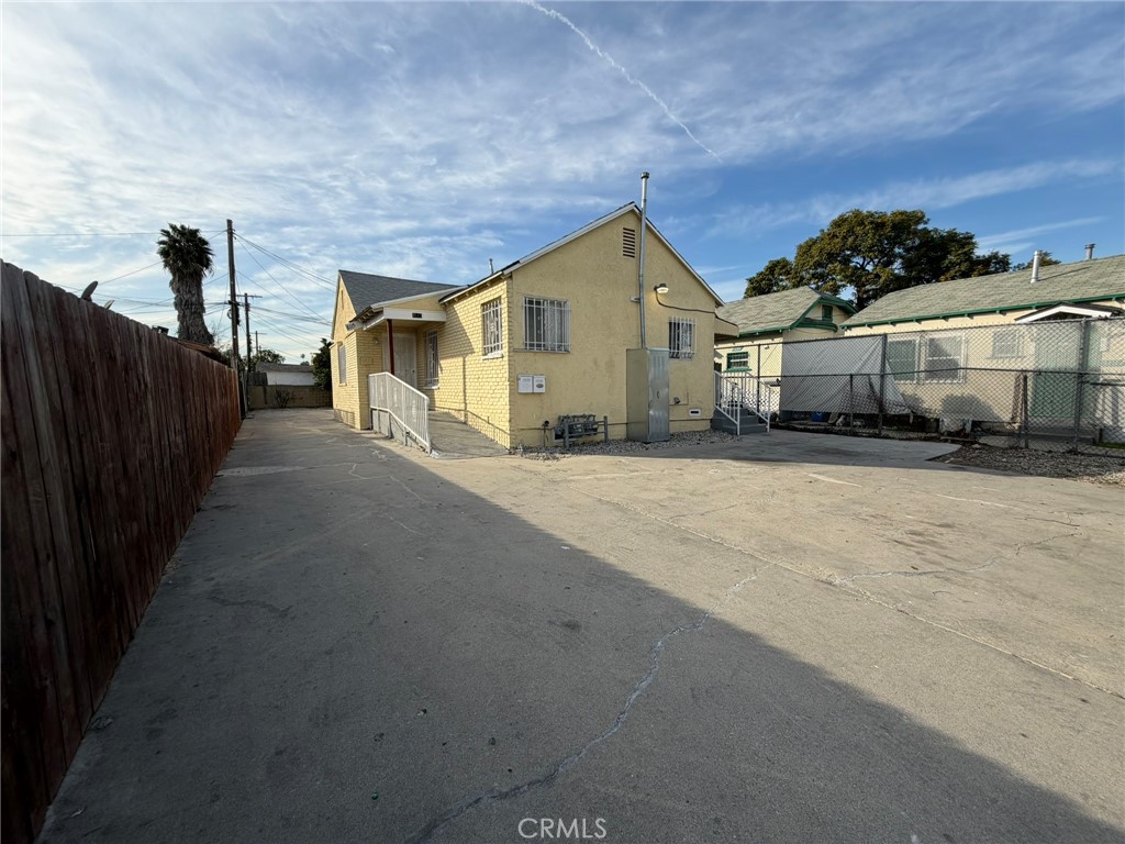 8115 S San Pedro