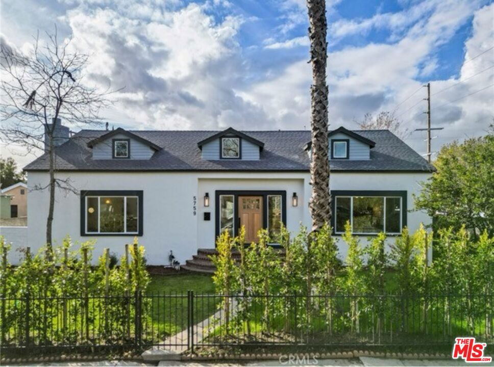 Fully furnished, gorgeous, light filled, remodeled, turn-key home near NoHo Arts District! Please contact Listing office/agent for details and showings! Available June 22nd, 2025.
