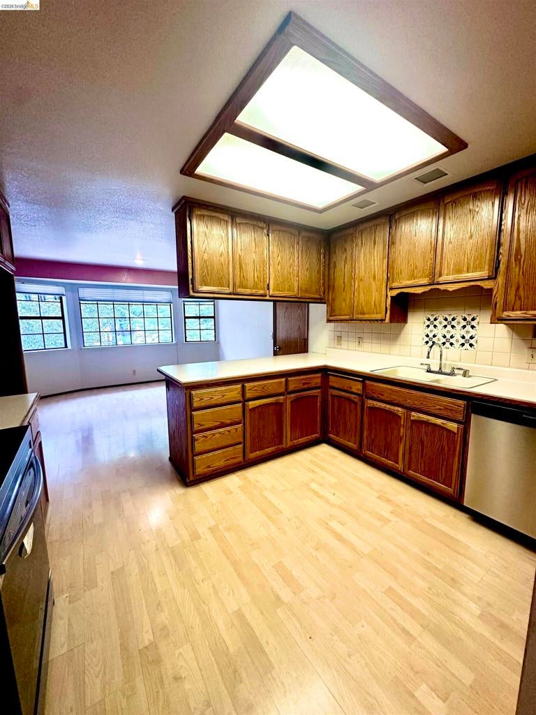 21120 HEMLOCK  ST.