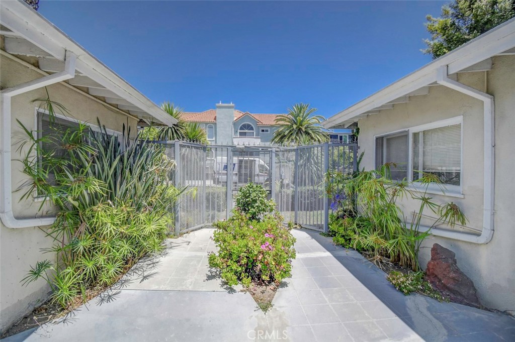 Properties 1 3741 -3745 Jasmine Avenue