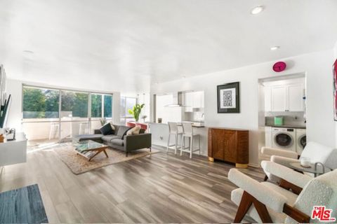 Photo of 1015 N Kings Road #301, West Hollywood, CA 90069 (MLS # 26665443)