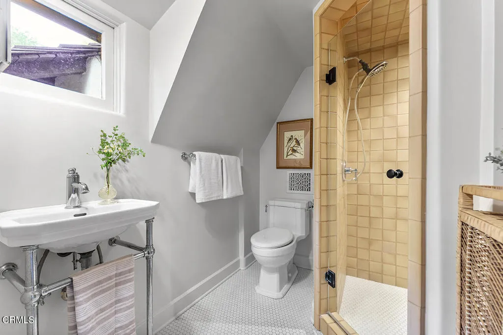 Pasadena, California 91108, United States, 3 Bedrooms Bedrooms, ,3 BathroomsBathrooms,Residential,Active,173774