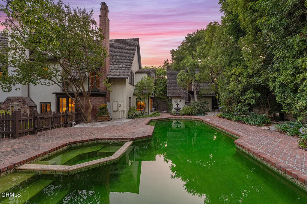 Pasadena, California 91108, United States, 3 Bedrooms Bedrooms, ,3 BathroomsBathrooms,Residential,Active,173774