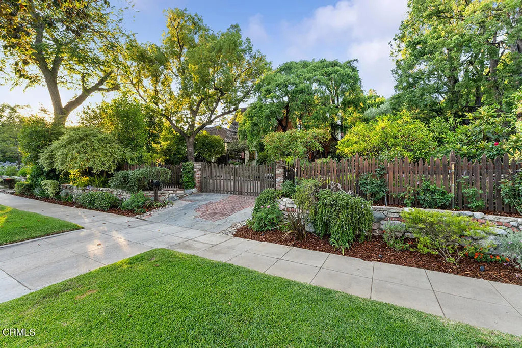 Pasadena, California 91108, United States, 3 Bedrooms Bedrooms, ,3 BathroomsBathrooms,Residential,Active,173774