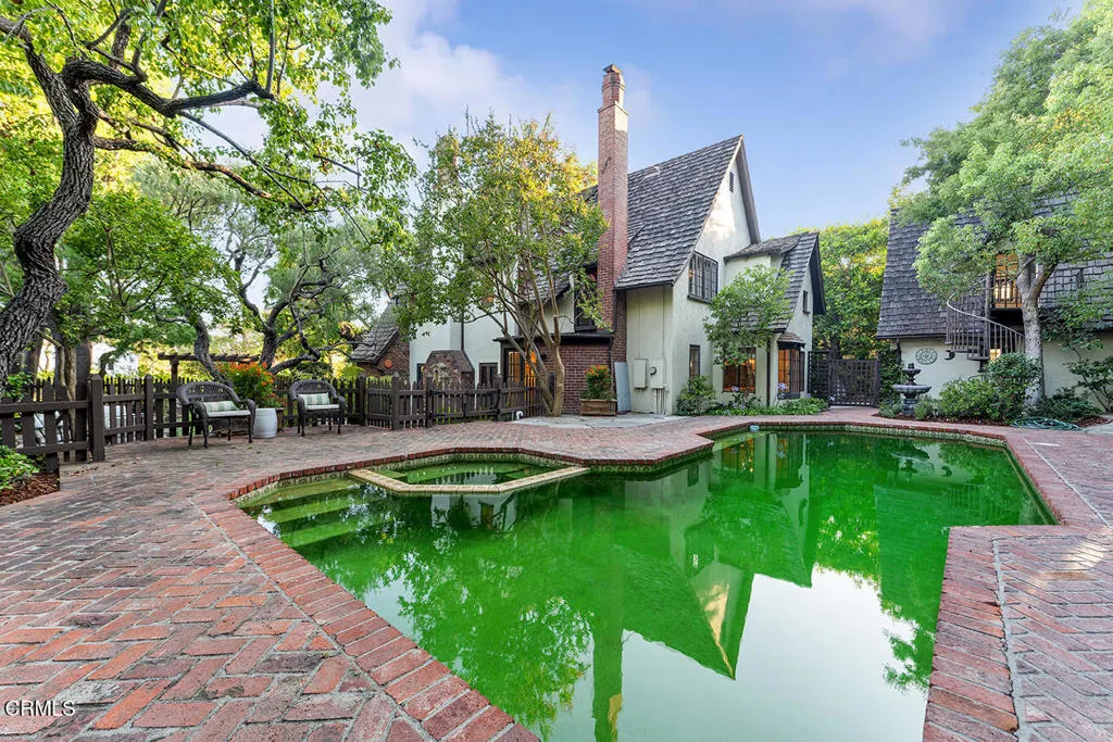 Pasadena, California 91108, United States, 3 Bedrooms Bedrooms, ,3 BathroomsBathrooms,Residential,Active,173774