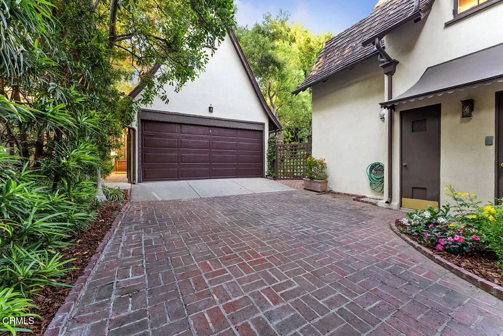 Pasadena, California 91108, United States, 3 Bedrooms Bedrooms, ,3 BathroomsBathrooms,Residential,Active,173774
