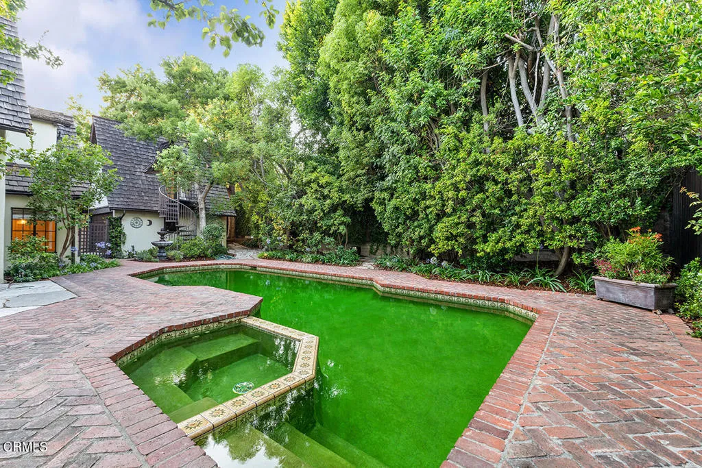 Pasadena, California 91108, United States, 3 Bedrooms Bedrooms, ,3 BathroomsBathrooms,Residential,Active,173774