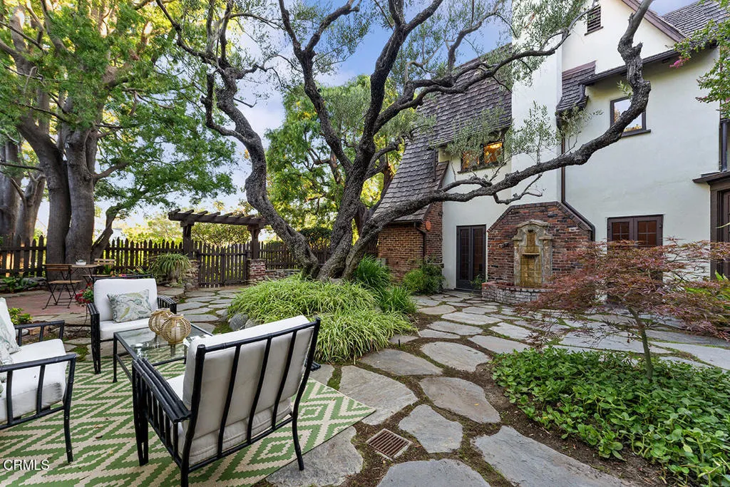 Pasadena, California 91108, United States, 3 Bedrooms Bedrooms, ,3 BathroomsBathrooms,Residential,Active,173774