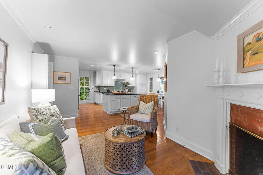 Pasadena, California 91108, United States, 3 Bedrooms Bedrooms, ,3 BathroomsBathrooms,Residential,Active,173774