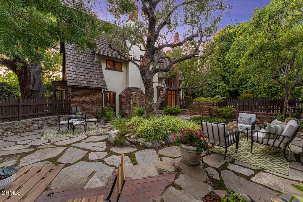 Pasadena, California 91108, United States, 3 Bedrooms Bedrooms, ,3 BathroomsBathrooms,Residential,Active,173774