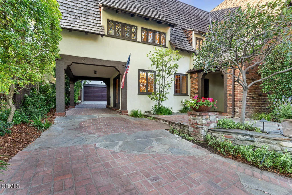 Pasadena, California 91108, United States, 3 Bedrooms Bedrooms, ,3 BathroomsBathrooms,Residential,Active,173774