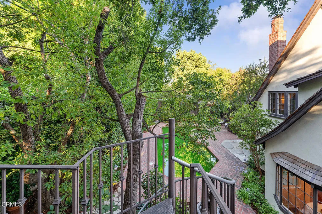 Pasadena, California 91108, United States, 3 Bedrooms Bedrooms, ,3 BathroomsBathrooms,Residential,Active,173774