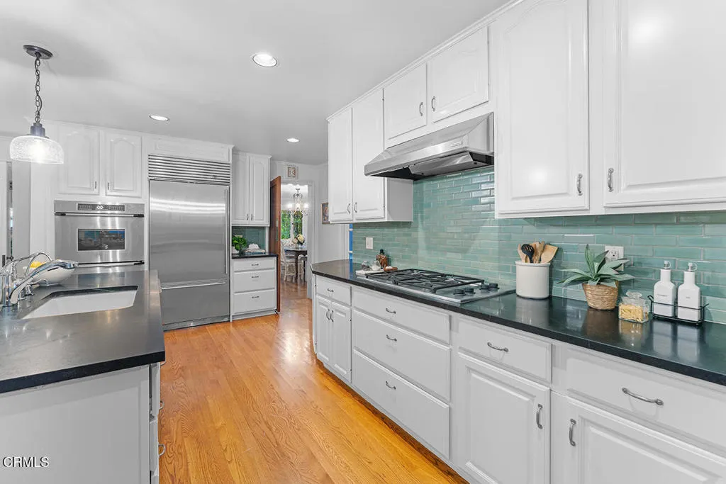 Pasadena, California 91108, United States, 3 Bedrooms Bedrooms, ,3 BathroomsBathrooms,Residential,Active,173774