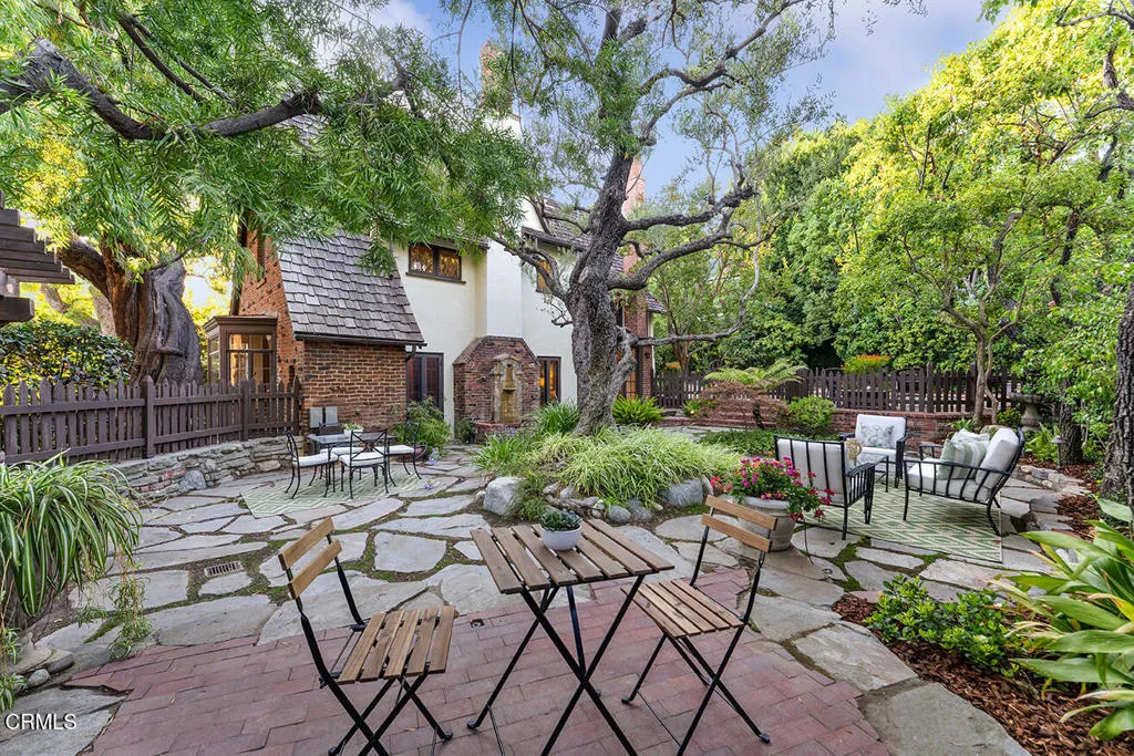 Pasadena, California 91108, United States, 3 Bedrooms Bedrooms, ,3 BathroomsBathrooms,Residential,Active,173774