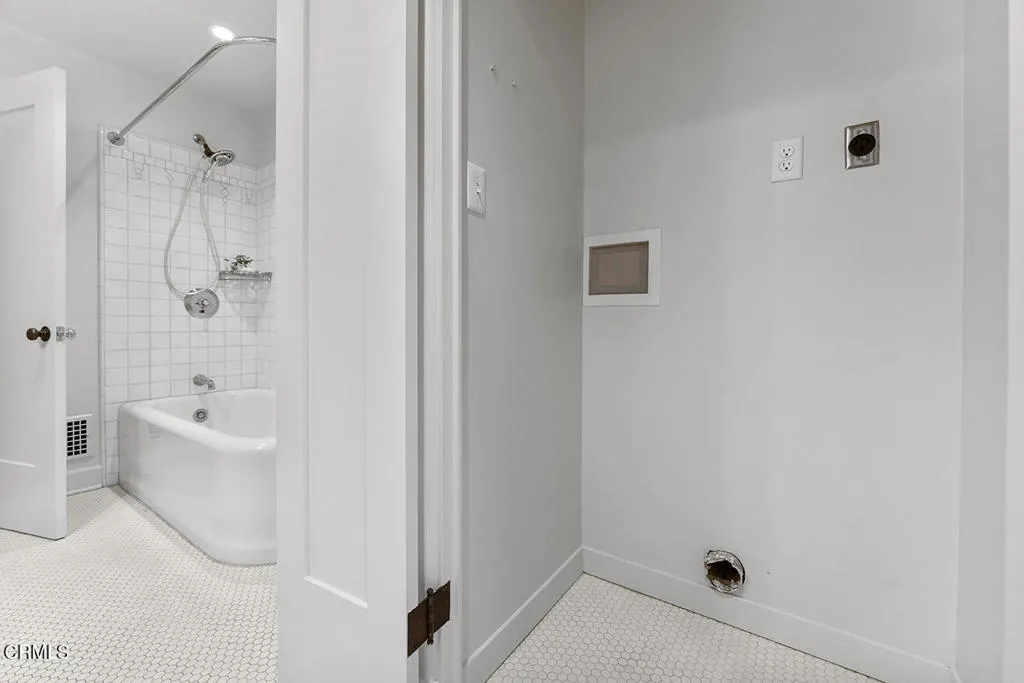 Pasadena, California 91108, United States, 3 Bedrooms Bedrooms, ,3 BathroomsBathrooms,Residential,Active,173774