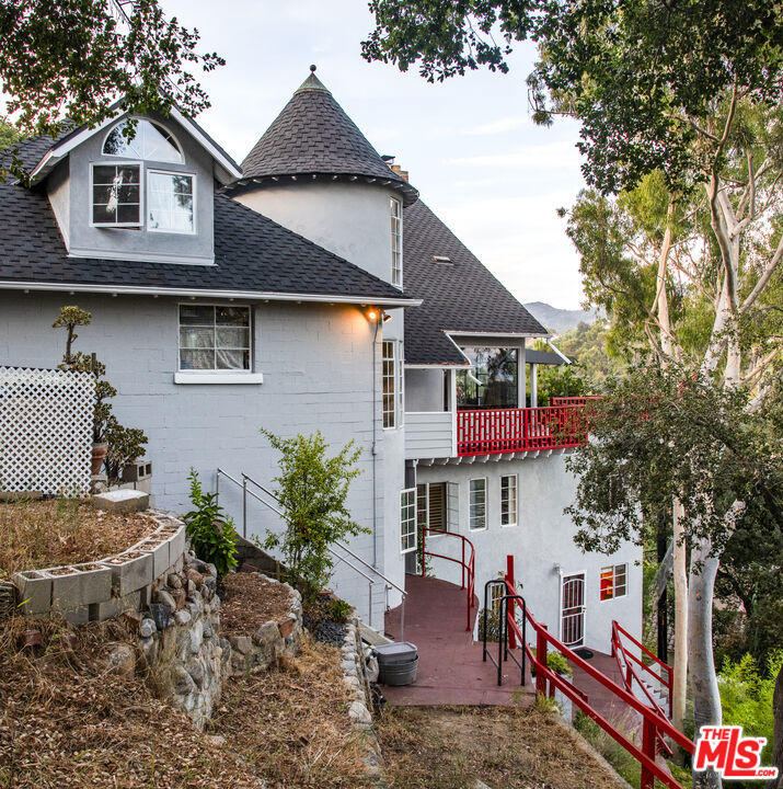 Properties 3 2882 Belden Drive