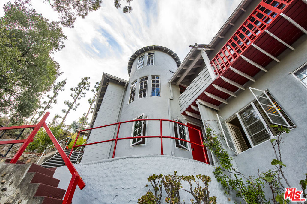 Properties 2 2882 Belden Drive