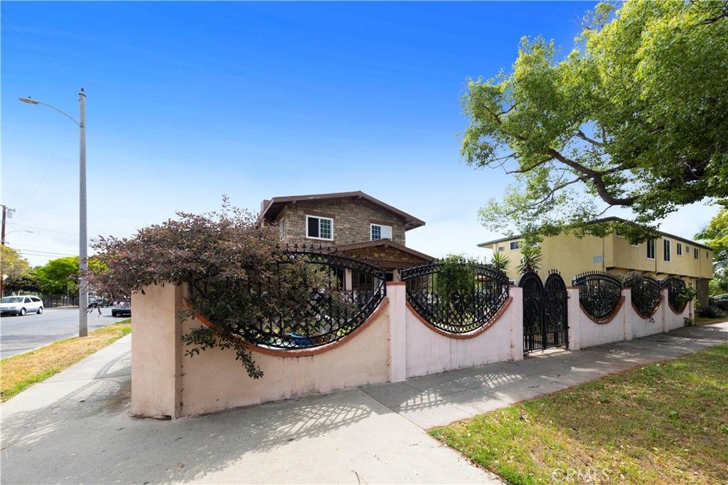 Photo of 603 S Orange Ave, Santa Ana, CA 92701 (MLS # PW26071918)