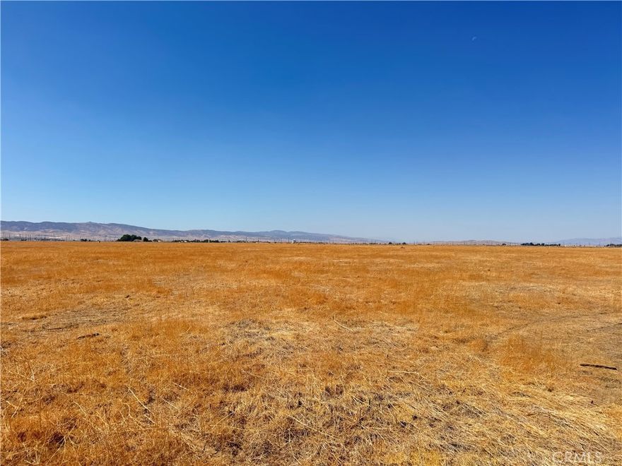 Great potential of this vacant land to build your dream home or future investments, peaceful surroundings, natural beauty, short drive to local amenities, great location! Enjoy views, short distance to school, shopping, supermarket, restaurants, 14 highways and near housing area. Don't miss your opportunity to own this land with the greatest potential for development in the near future. Hurry Up!