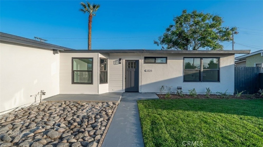 1834 E Holly Oak