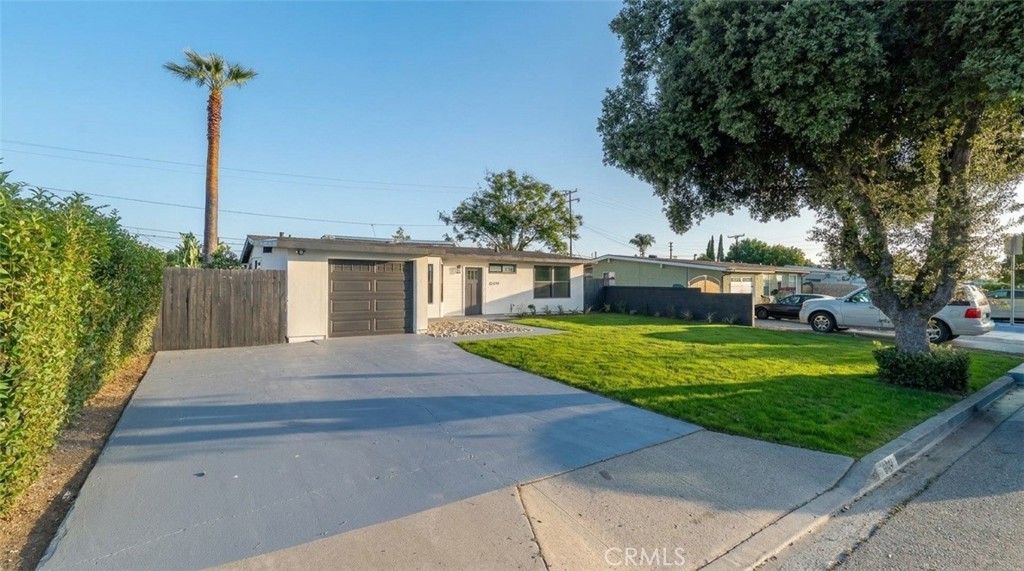 1834 E Holly Oak