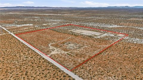 Photo of 14765 Oasis, Phelan, CA 92371 (MLS # CV26047770)