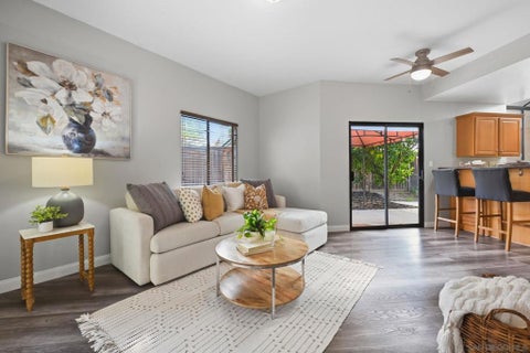 Photo of 29846 Via Puesta del Sol, Temecula, CA 92591 (MLS # 260022966SD)